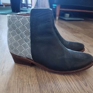 Root Collective Espe Boots in Noir Size 6